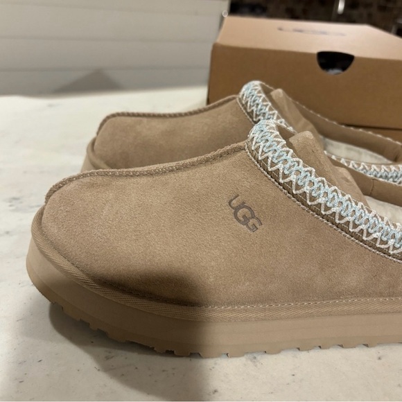 UGG Tazz Platform Slipper Big Kids Grade 6Y Sand 1143776K - Picture 6 of 10